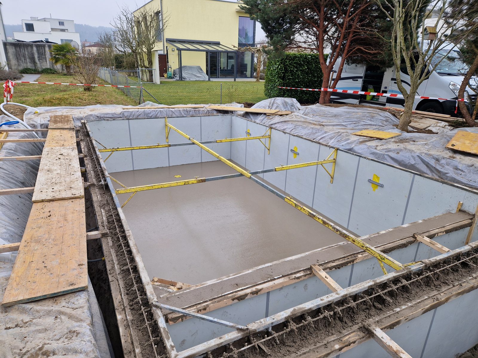 Construction d'une piscine béton en un jour